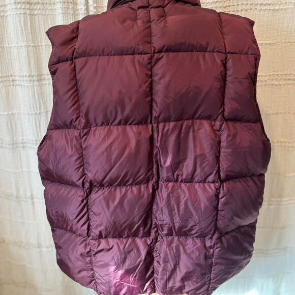 Vtg 80s Lands' End burgundy puffer vest with button front and pockets Size: M - Picture 3 of 4